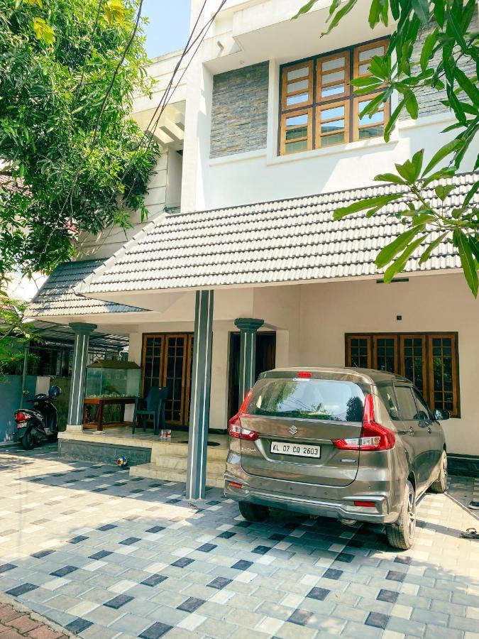 Budget Home Kochi Buitenkant foto