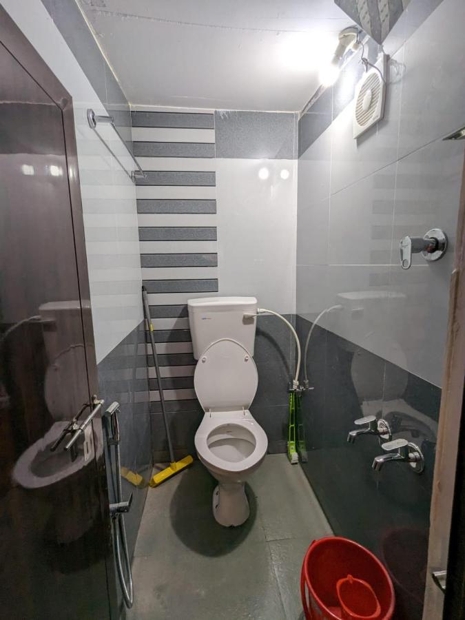 Budget Home Kochi Buitenkant foto