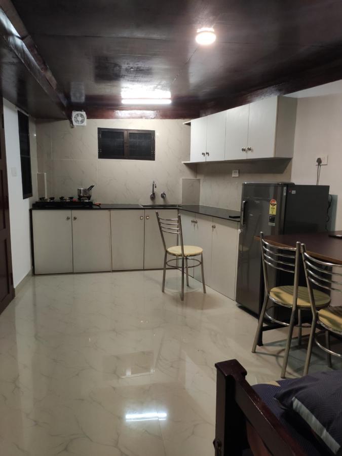 Budget Home Kochi Buitenkant foto