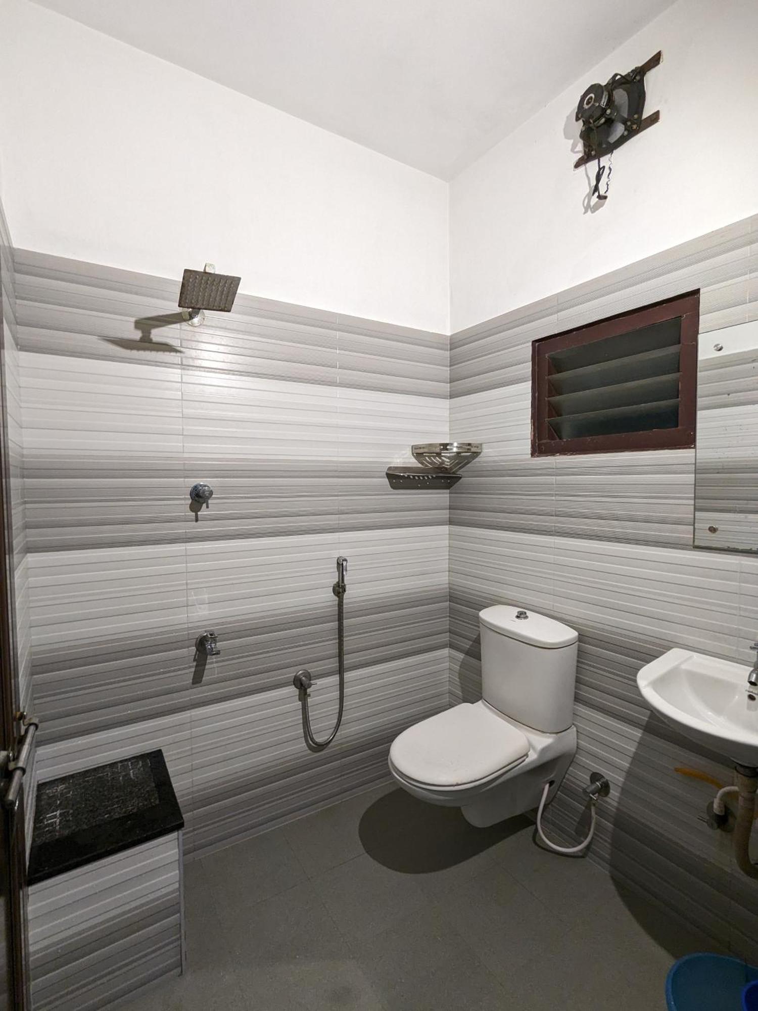 Budget Home Kochi Buitenkant foto