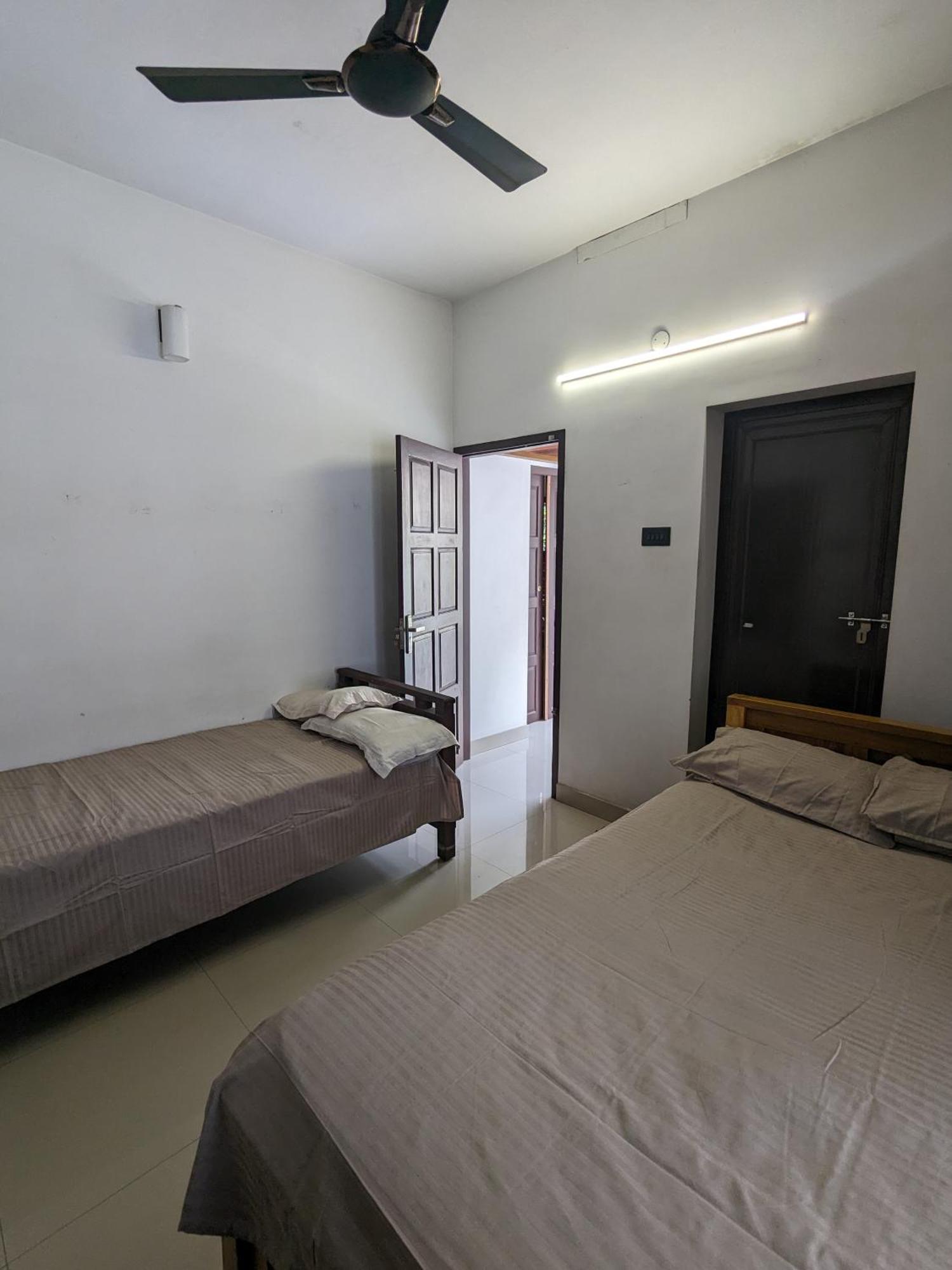 Budget Home Kochi Buitenkant foto
