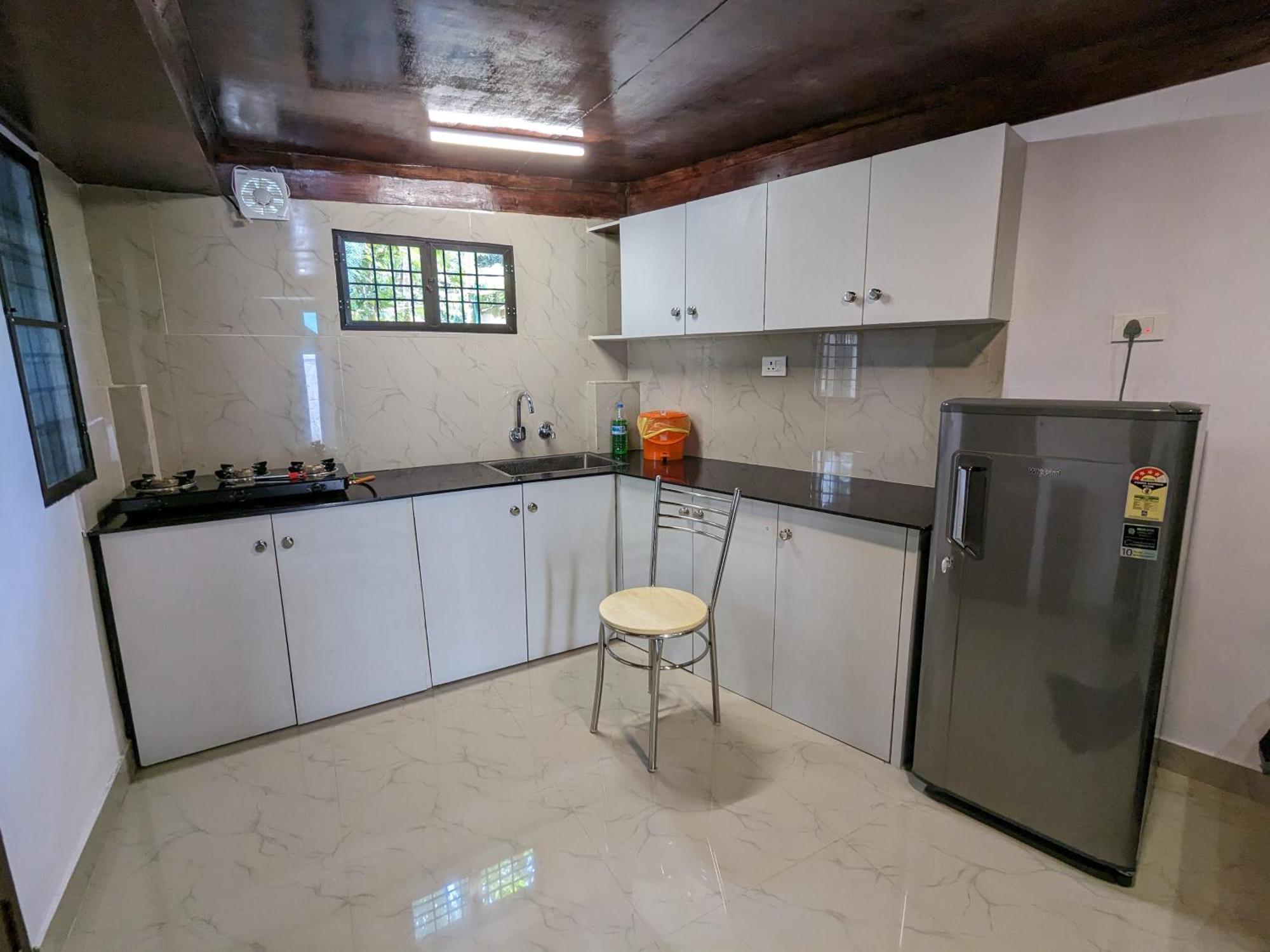 Budget Home Kochi Buitenkant foto
