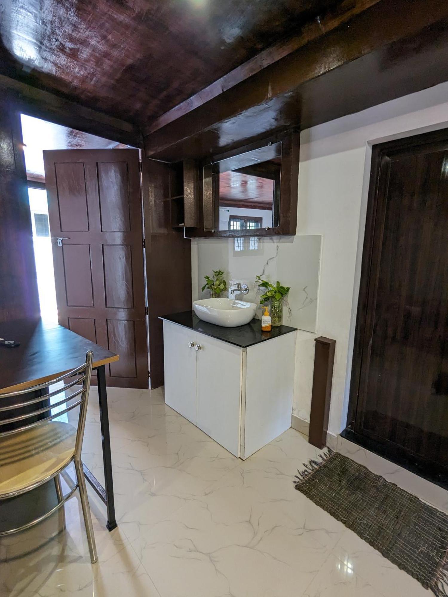 Budget Home Kochi Buitenkant foto