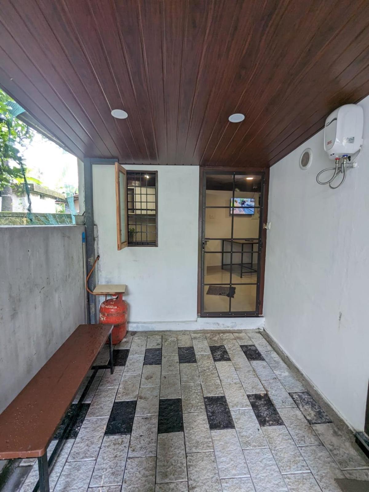 Budget Home Kochi Buitenkant foto