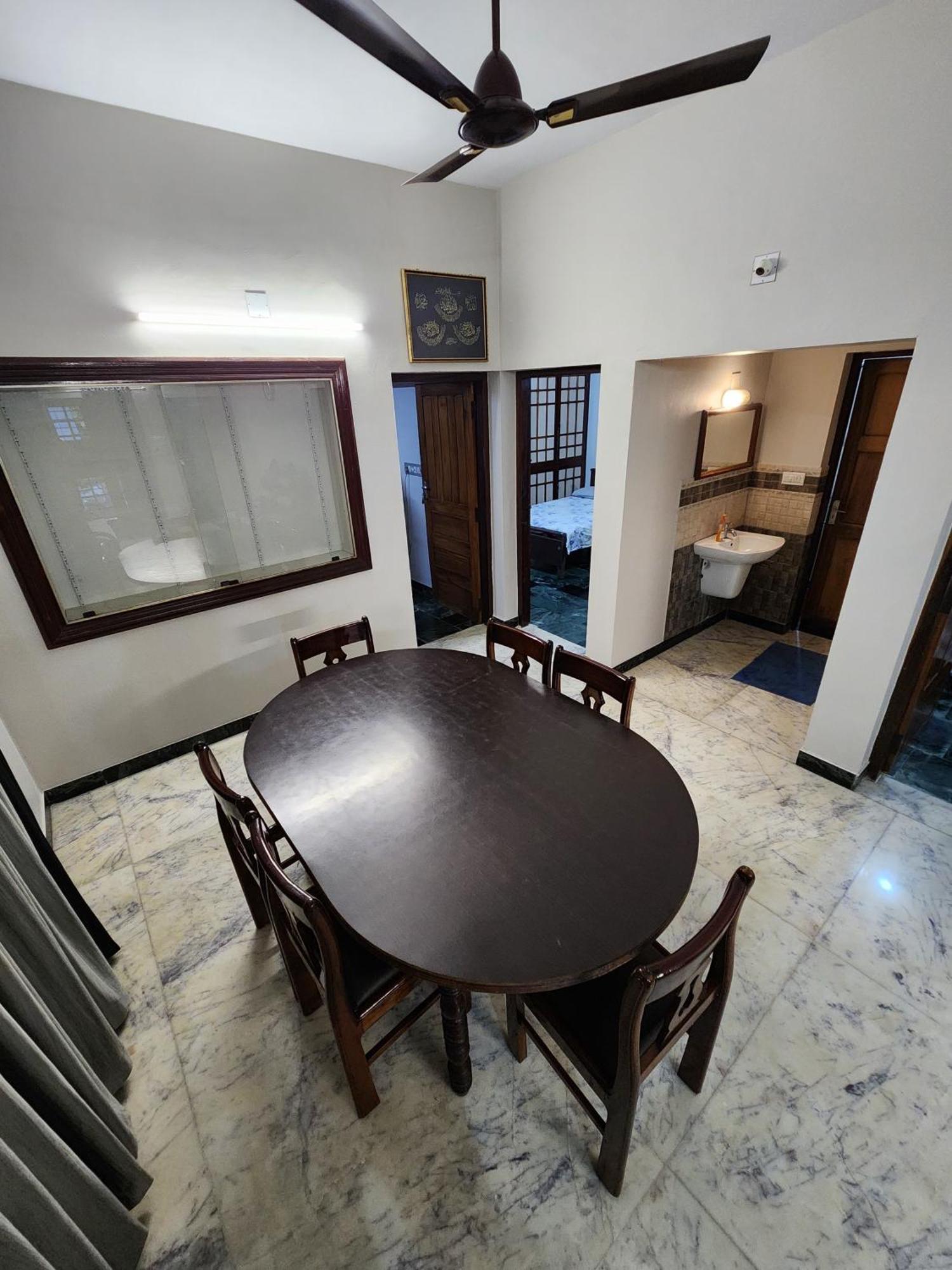 Budget Home Kochi Buitenkant foto