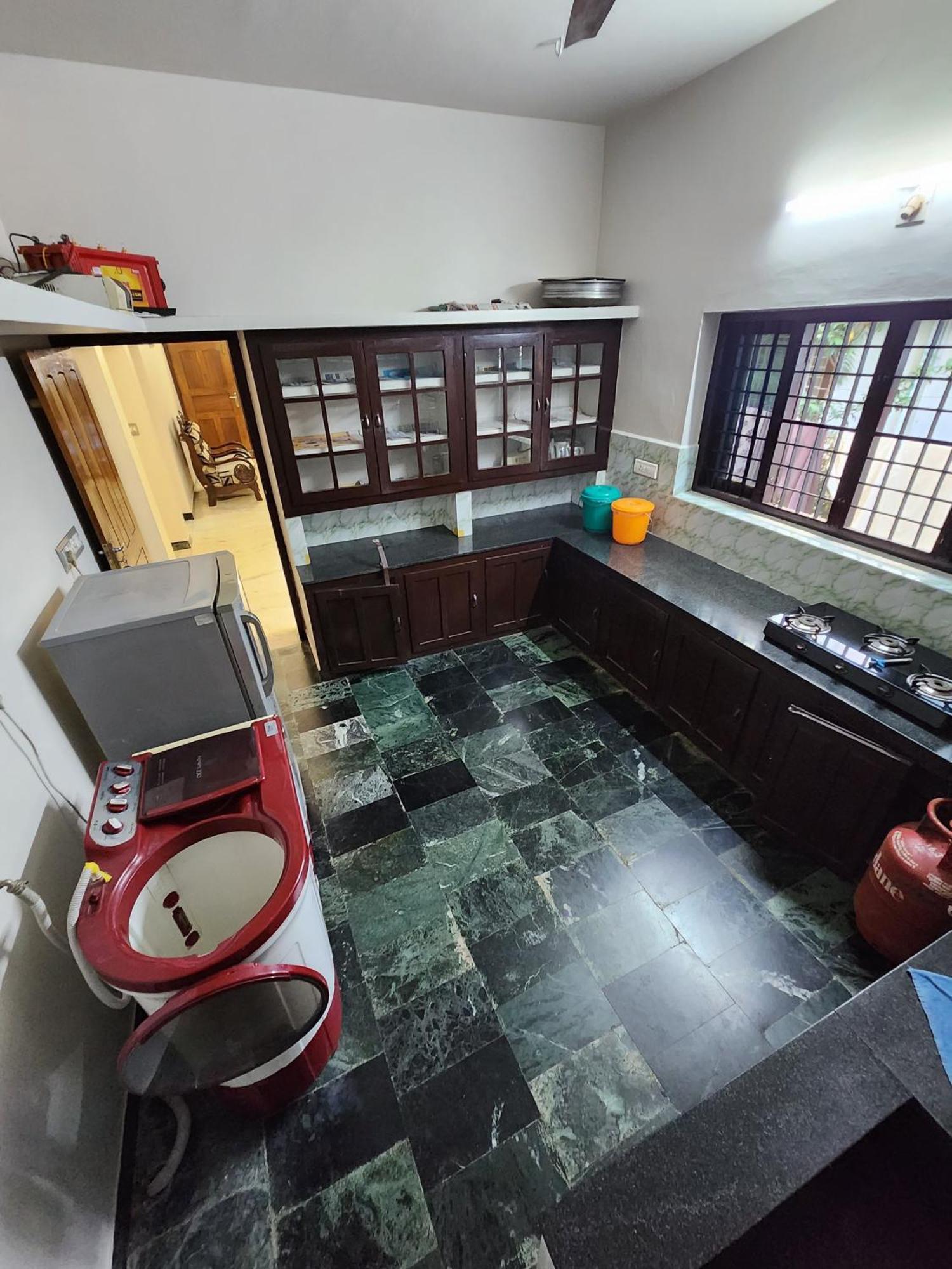 Budget Home Kochi Buitenkant foto
