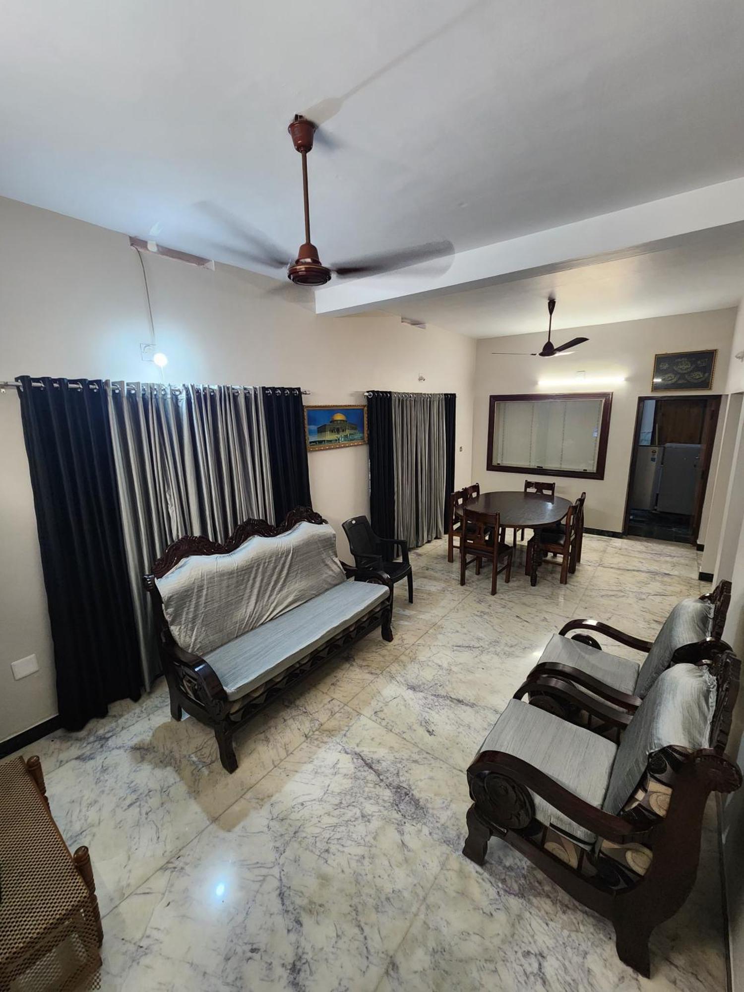 Budget Home Kochi Buitenkant foto
