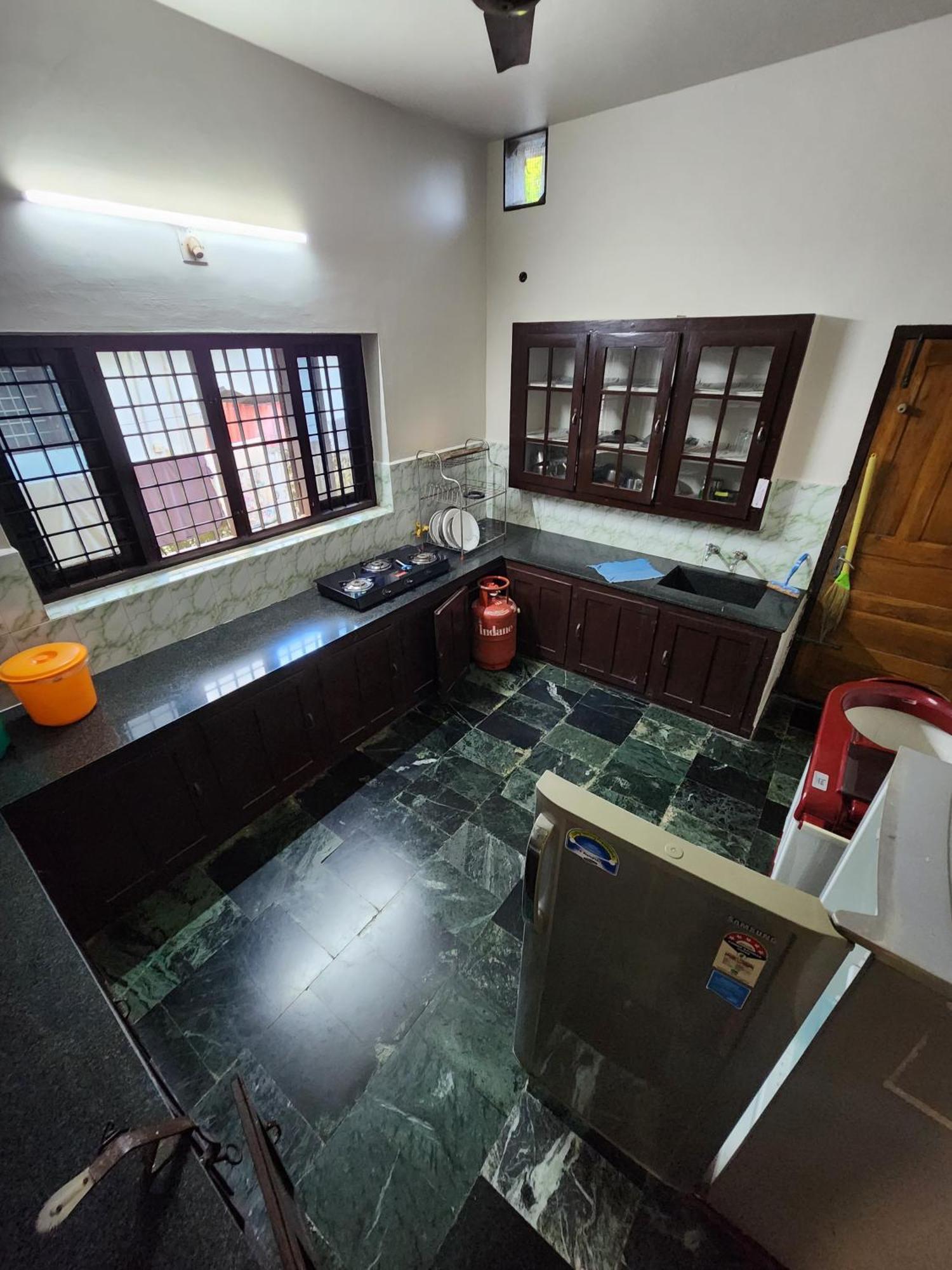 Budget Home Kochi Buitenkant foto