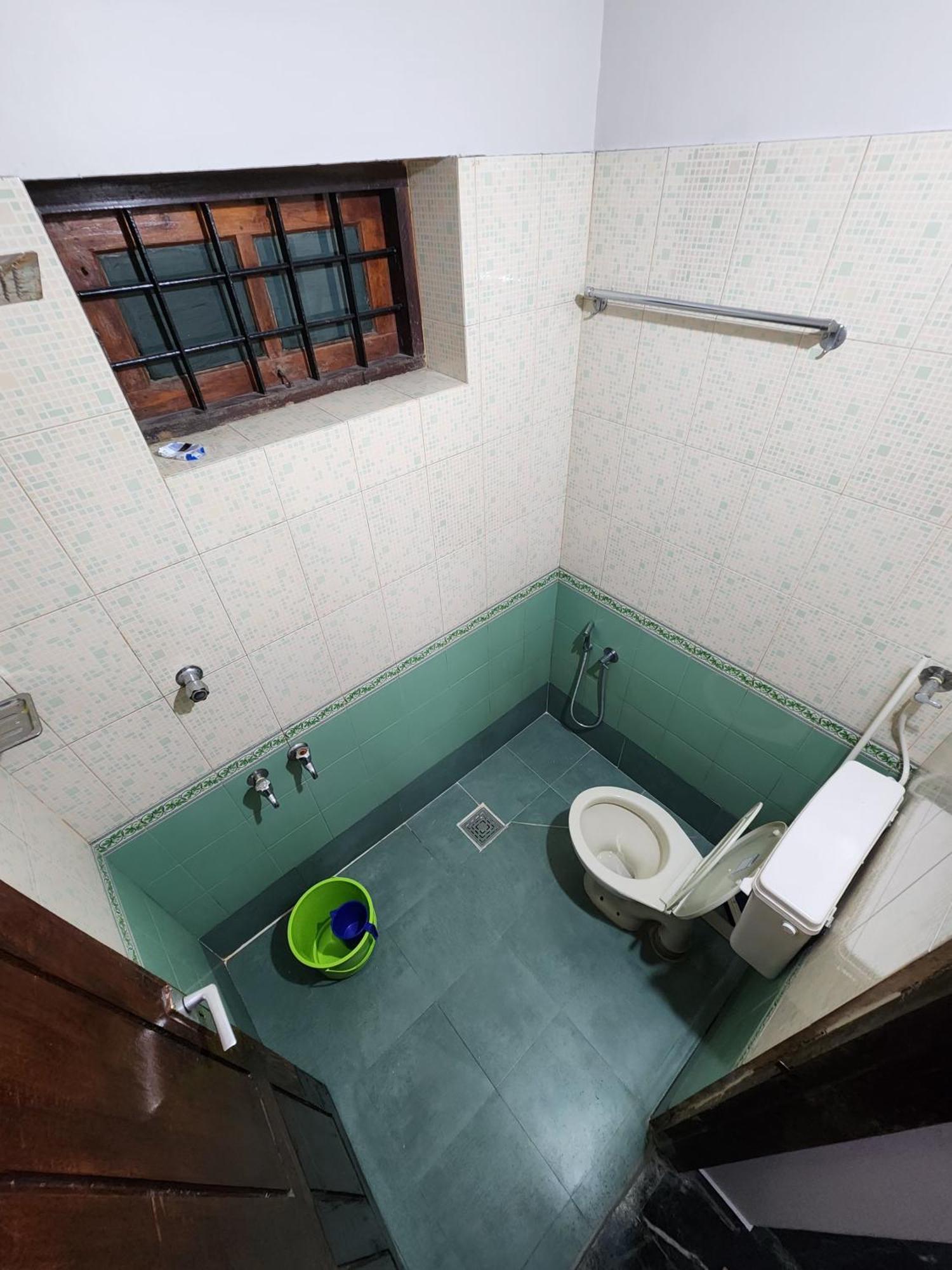 Budget Home Kochi Buitenkant foto