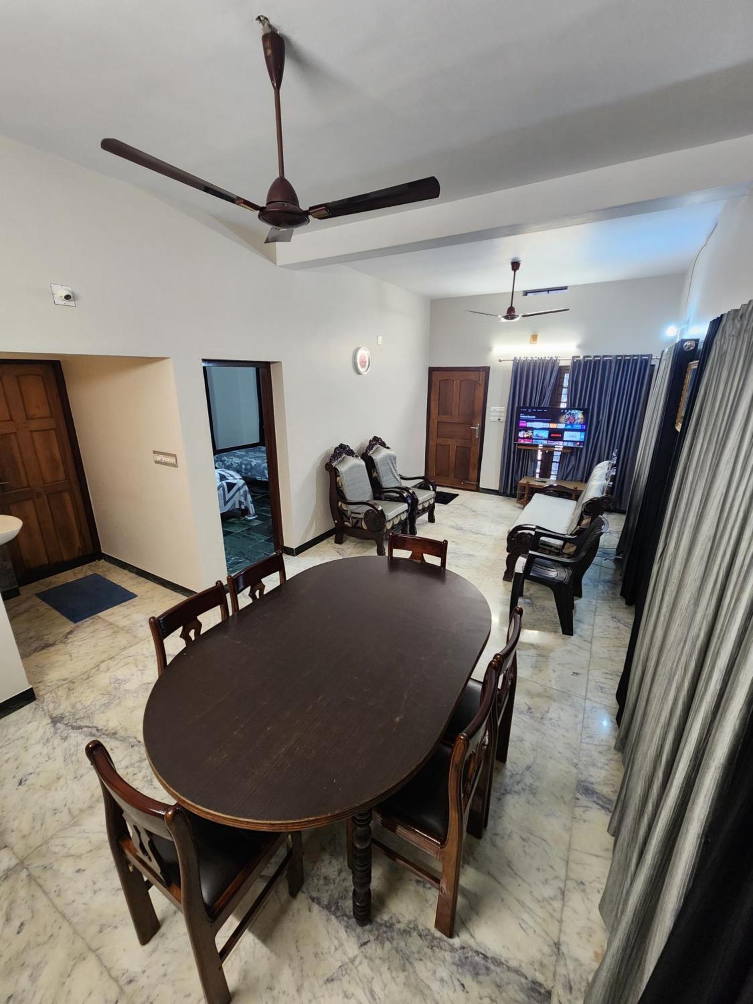 Budget Home Kochi Buitenkant foto